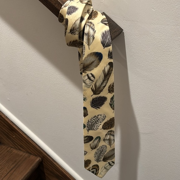 Beautiful Wild Bird Feather Pattern Silk Neck Tie - Picture 4 of 14